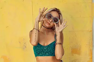 Novinha loira sexy gostosa querendo transar e procurando encontro casual